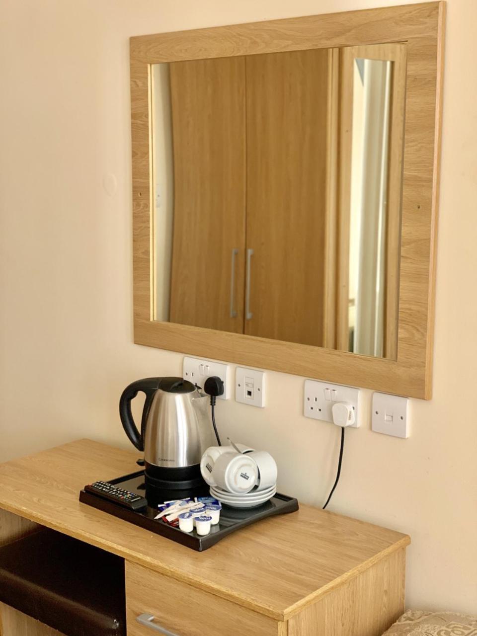 Britannia Inn Hotel Ilford Extérieur photo