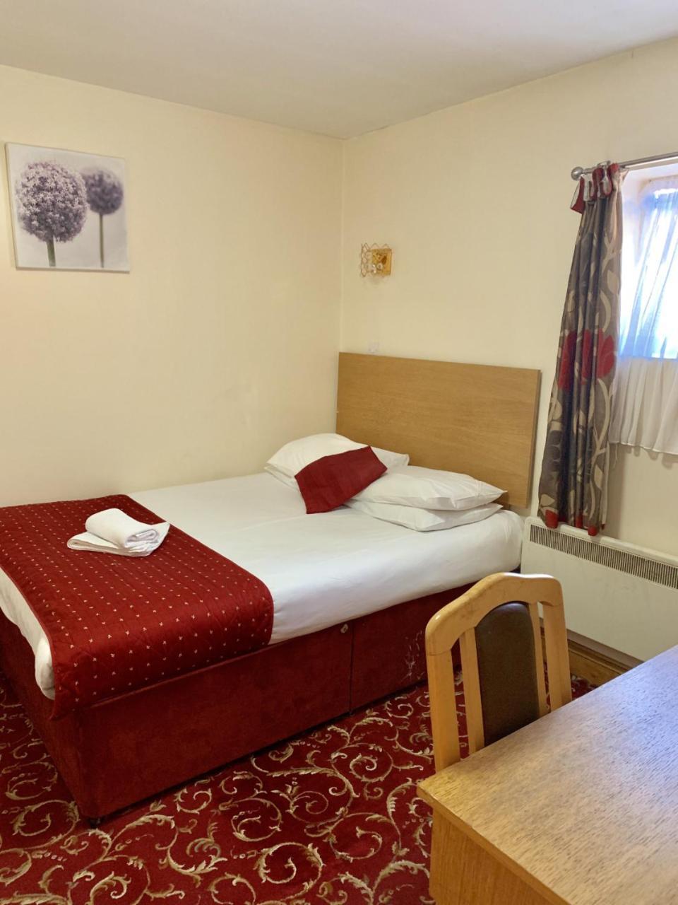 Britannia Inn Hotel Ilford Extérieur photo
